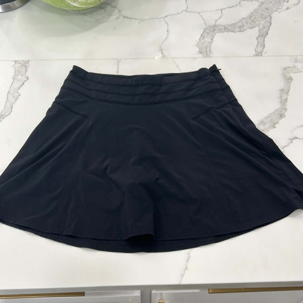Athleta Skort Black Wide Layered‎ Waistband. Size 6 (686)